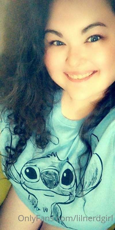 Feeling cute AF in my new stitch t-shirt and my boy shorts. ..