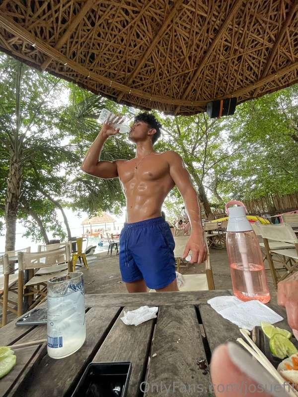 Gotta stay hydrated 💦💦💦 message me for a surprise 😛