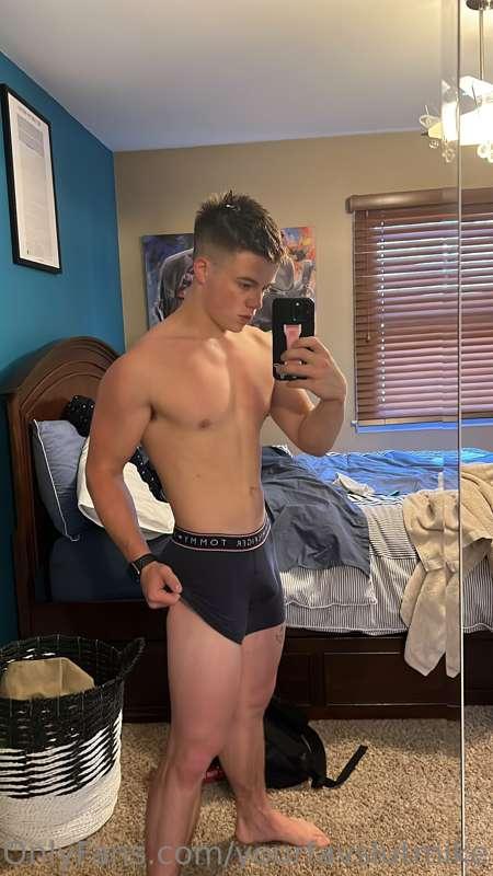 Late night…more like freaky night…join me! 😈🌃