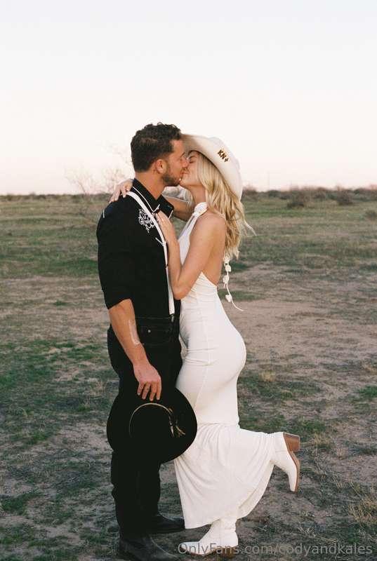 And here are some of the actual engagement photos!!!! ..... ..