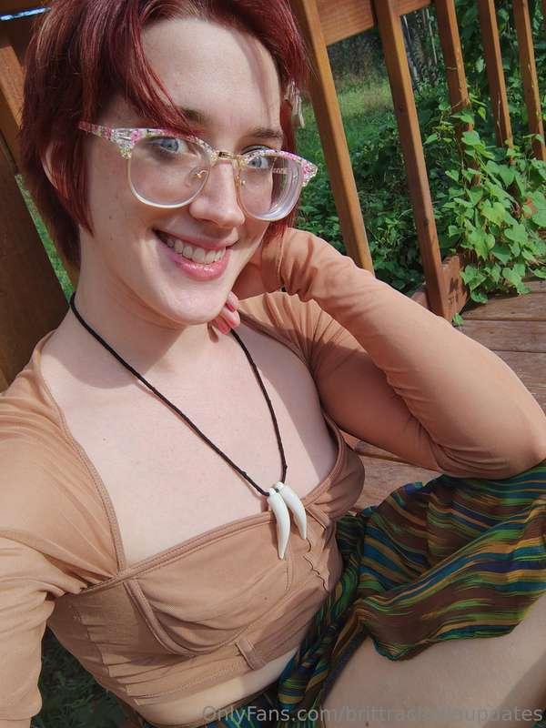 Chilling, gaming, always looking forward... 👀😘