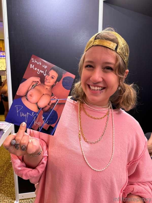 This is how I was doing my signings at Venus fair! @inky_rea..