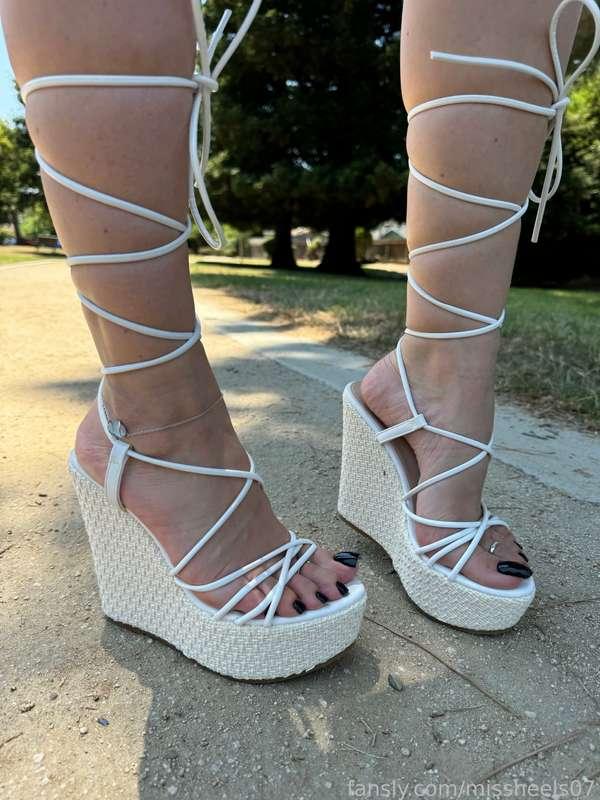 #Feet #foot #worshipping #heels #footfetish #footjob #shoejob #stockings #nylon #soles #toes #sandals #footlicking #wedges #pedi #manicure #longnails #nails #legs #highheels #mules #pedicure #shoes #feetfetish #legs #cumshot #cum #cumonfeet 