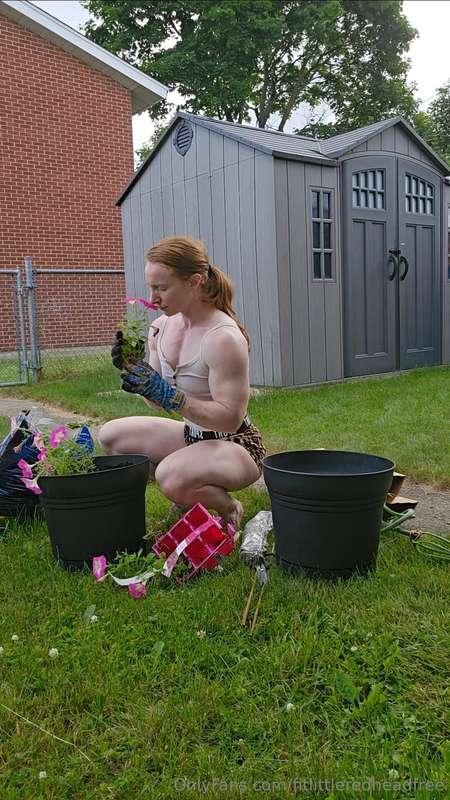 I love being outside.. and pretty flowers 🌸Did you get outsi..