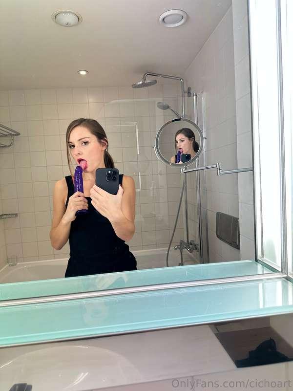 We had a great fun💦 with my dildo Jerry in Berlin. Check it ..