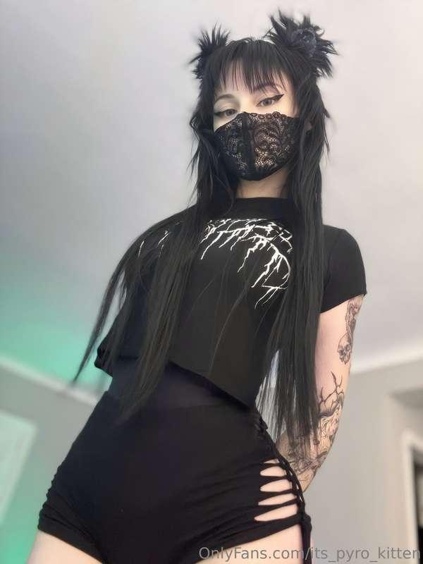 Come talk to me 🖤