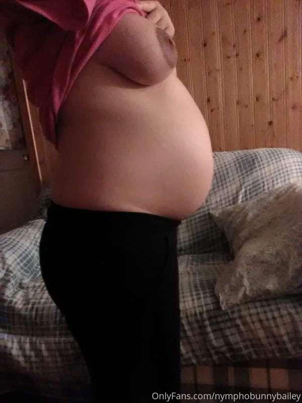 Pt 3. Belly pics from my first pregnancy. 💗