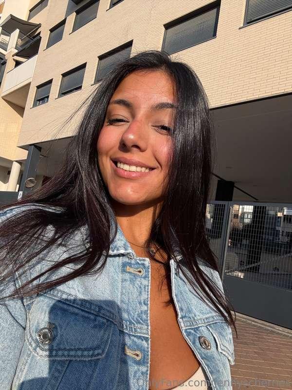 looking like this and waiting for a message. thats not good ..