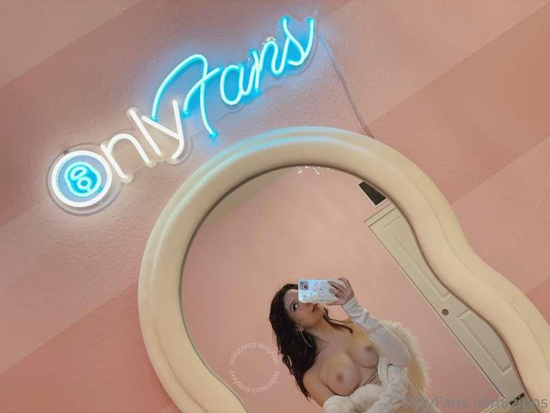 🤍🩵 I hope my titties make you hard 🙊❄️

🌨️ but I bet I can m..