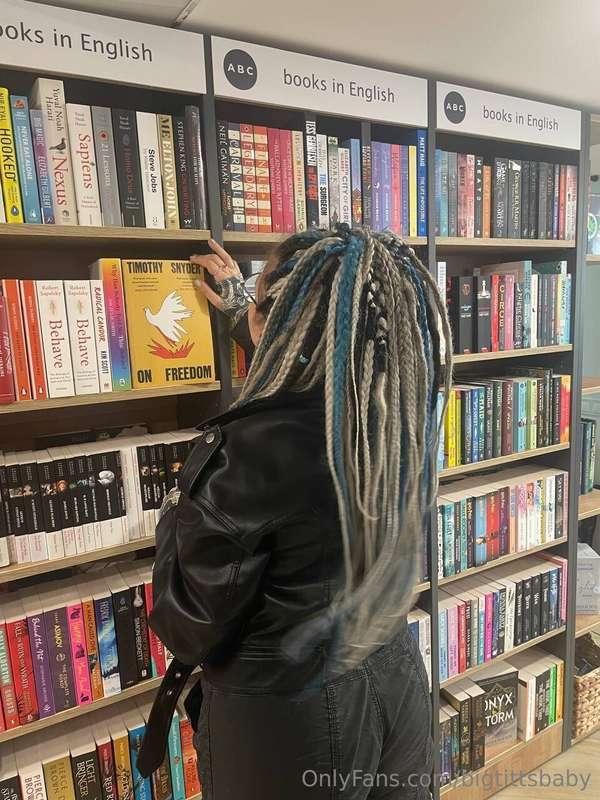 A book in one hand, trouble in the other 🤪📚