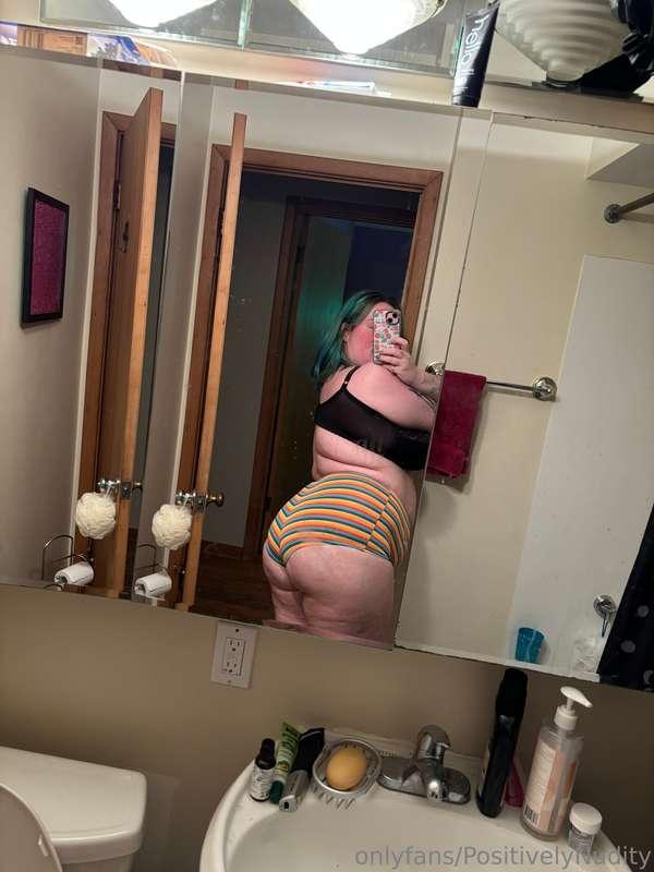 Do you prefer mirror pictures or straight on pictures ?