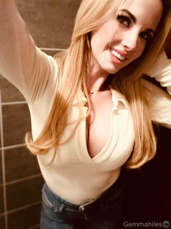 🍒 IT'S FUN FRIDAY!!! 🍒💋 Get a custom video for only $20/min ..