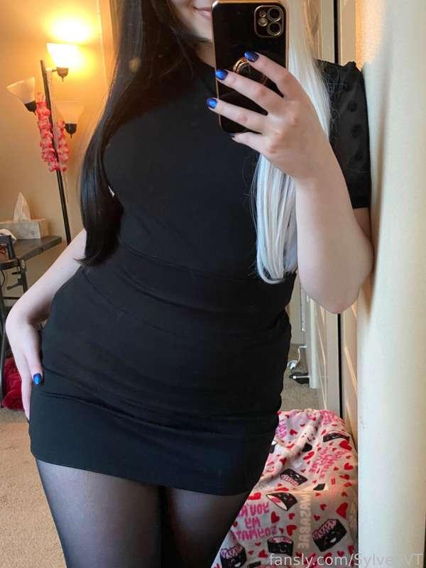 I’ve been a very naughty businesswoman - I take care of myself and my coworkers’ needs during our breaks~ What’s my punishment, boss? 💕

#fyp #businesswoman #pussy #ass #legs #cum