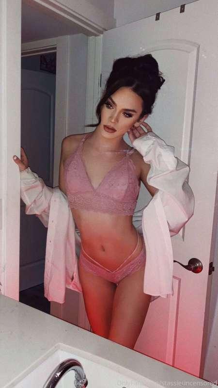 Your sexy girl next door. 🙈🙊