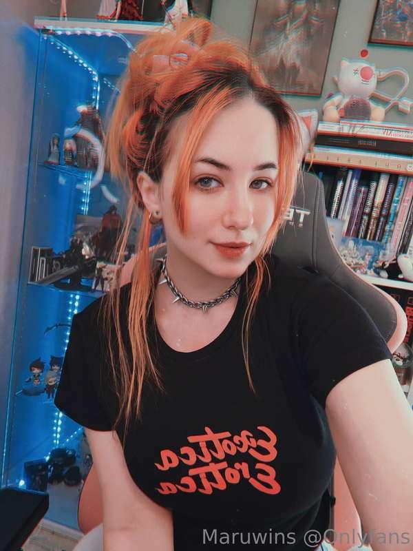 Hi 🖤  Hope ur day is good! Swipe to see the pics get lewder ..