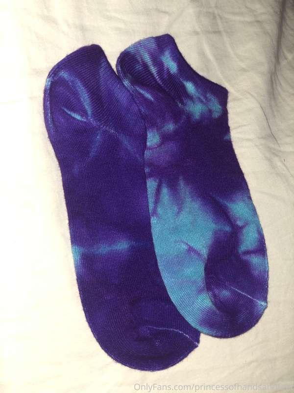 Who wants to see these babies on my little feet ? Or better ..
