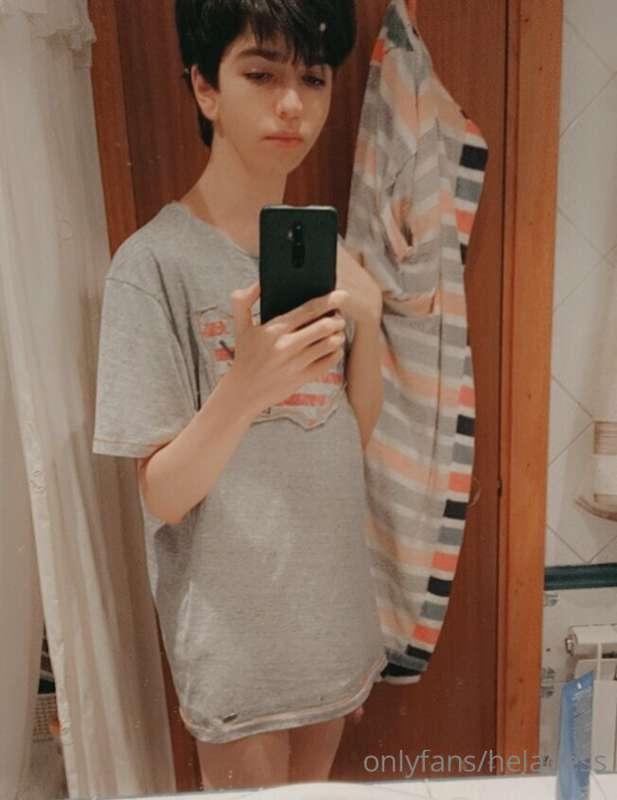 Who needs more than a shirt?
Not me :3