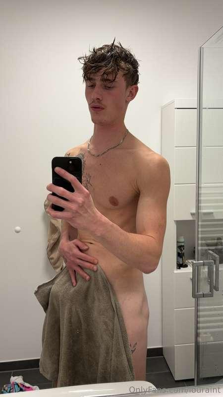 I can't hide him, he is too big🍆