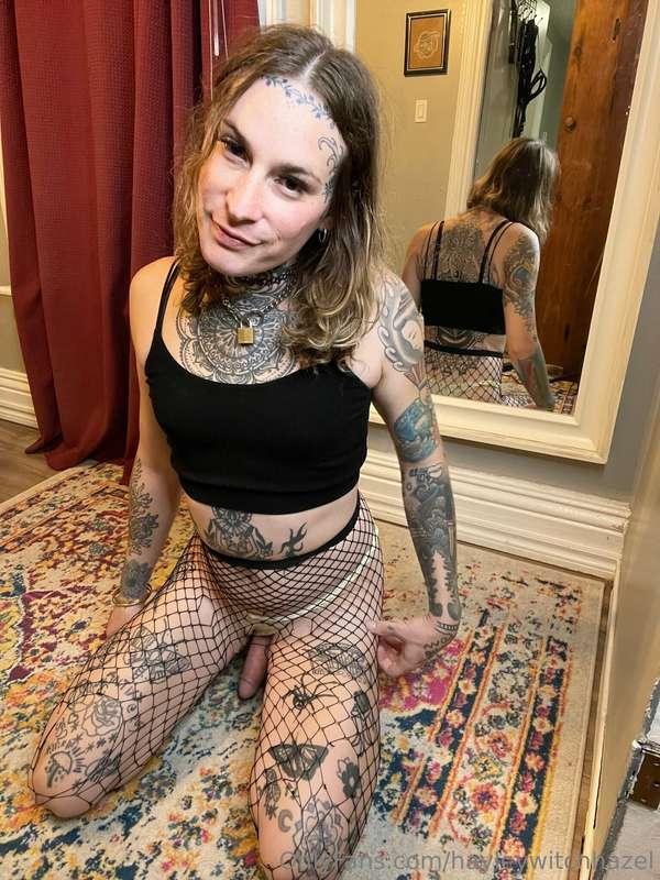 ⭐️ FUCKING IN FISHNETS⭐️ 

I rip my fishnets and fuck my ass..