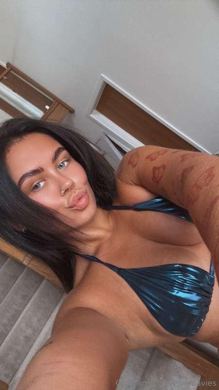 Do I make that cock of yours hard ?? 😈