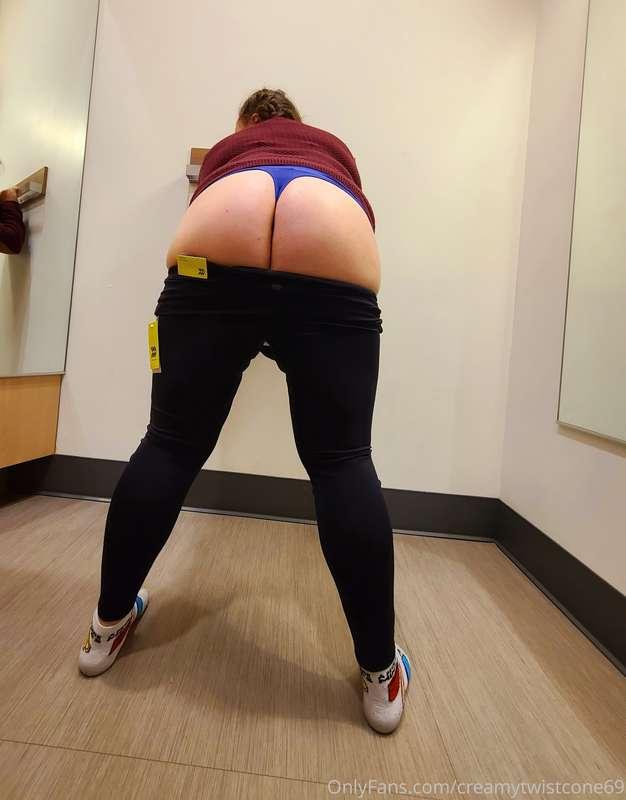 Trying on some new leggings for my workouts think their goin..