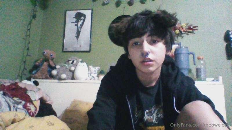 i got puppy ears and they’re so cute!! :3 🐾 also i love taki..