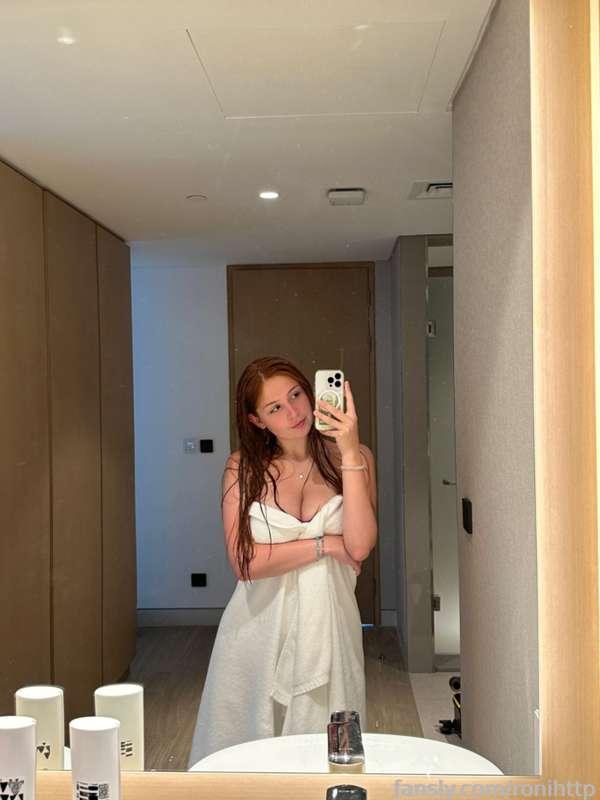 remove that towel? Ps I am without panties…