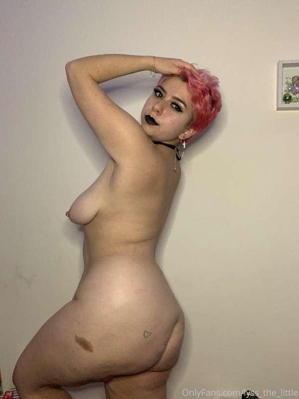 Big ass and a little waist ⏳