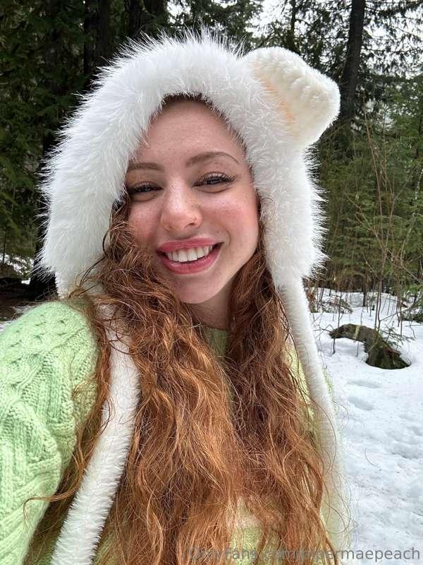 This hat is so cute and I want 100 hats like this! Happy Fri..