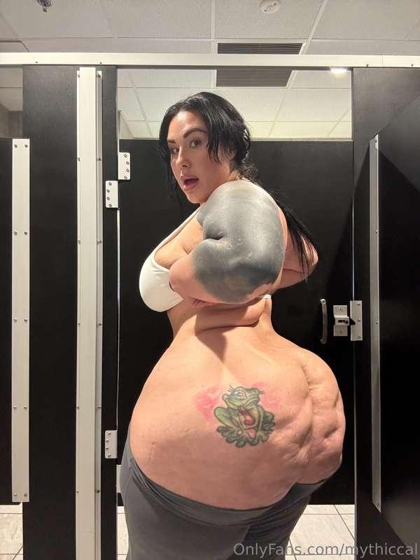 Can you make it past these cheeks? 🍑