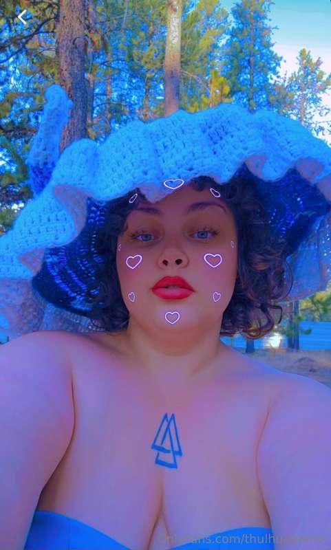 Would you enjoy singing with me? I could use a partner 😘