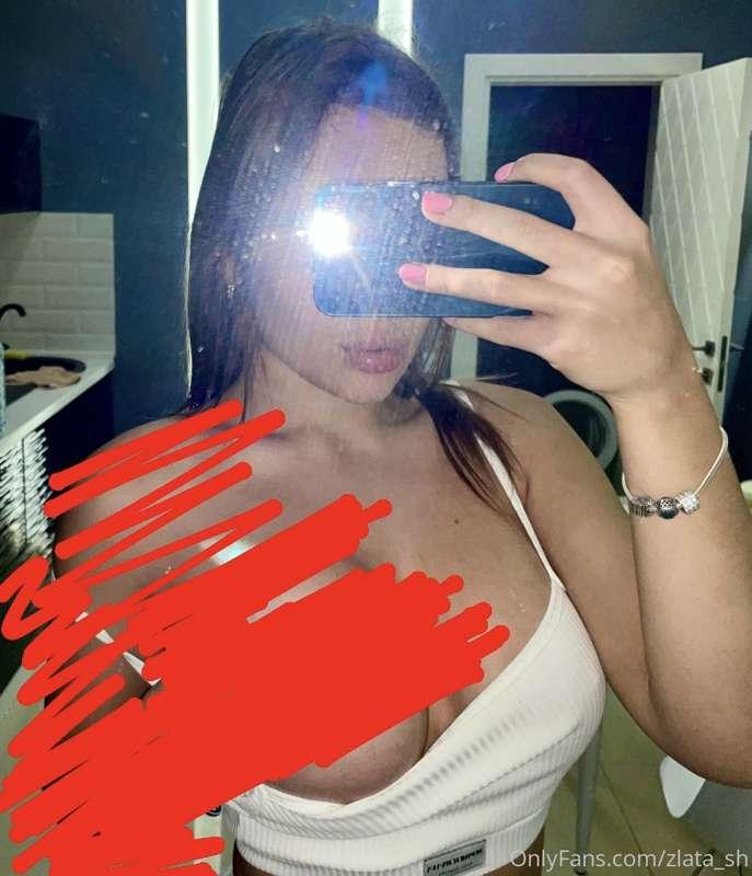 My first pic without bra 😱 You can find it in you private me..