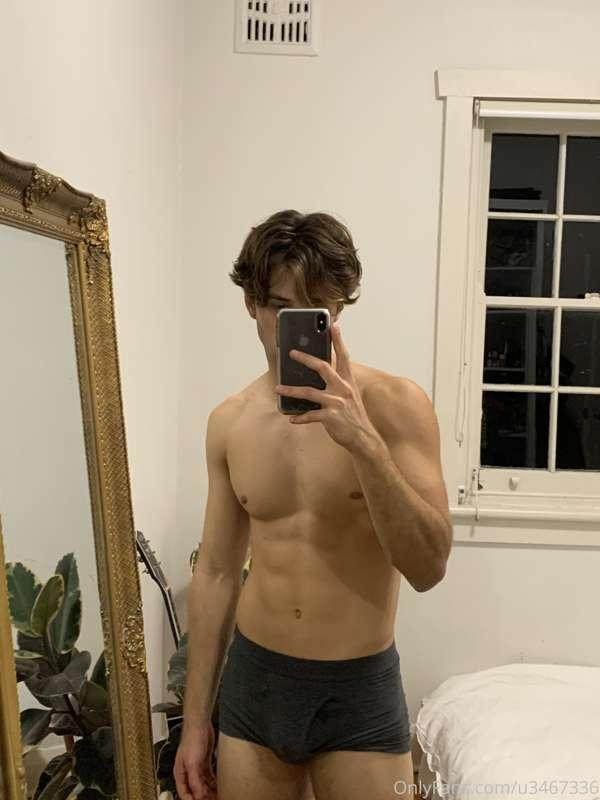 Kinda loving working out at home not gonna lie