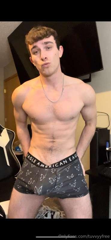 Thick cock print stretching these soft shorts 🍆… bet you wan..