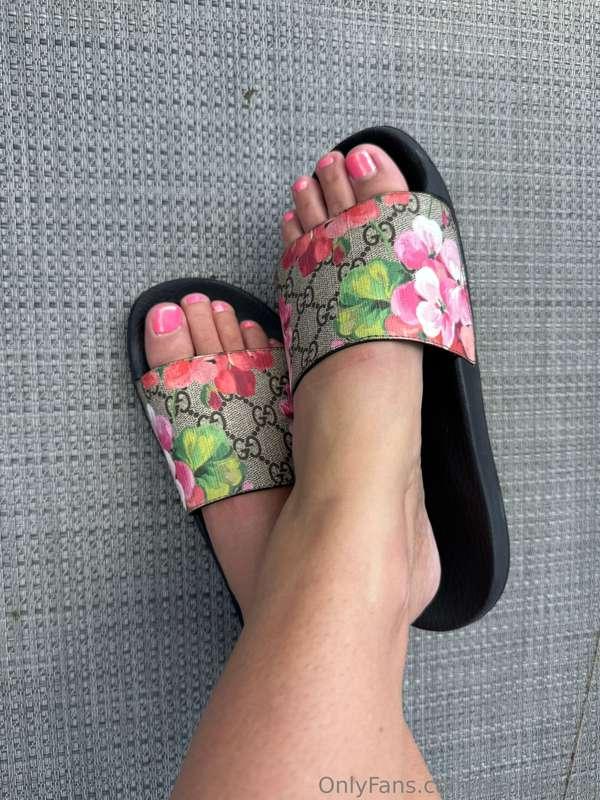 This morning, someone complimented my nails and said, "You n..