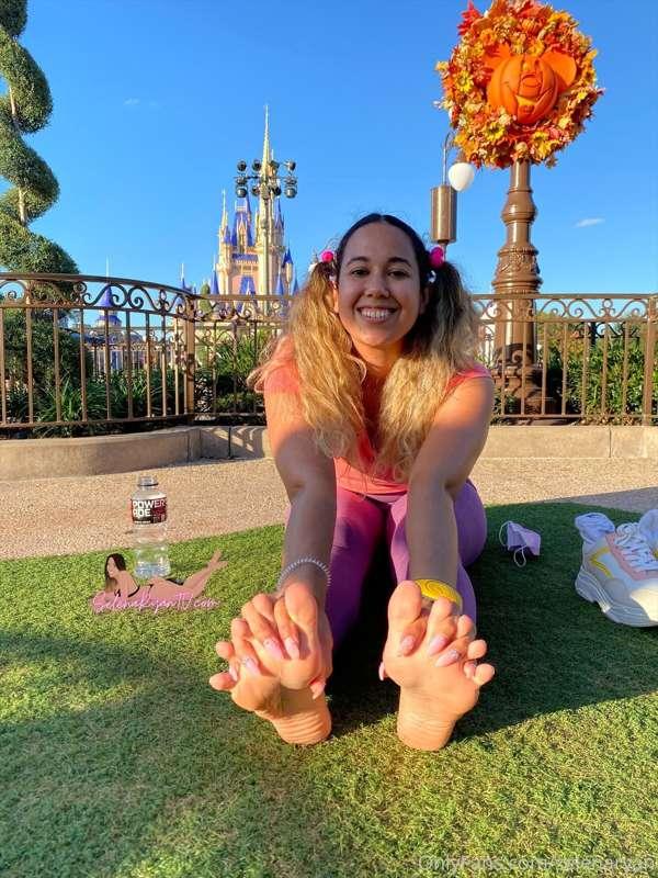 Airing out my toesies at Disney World's Magic Kingdom 🏰🦶🏼
