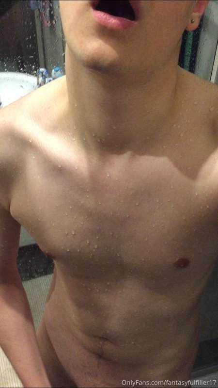 A 4 minute vid with me jerking in the bath and cumin in your..