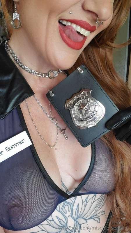 Coming for you ... 🚨🔫👮🏼‍♀️🚔