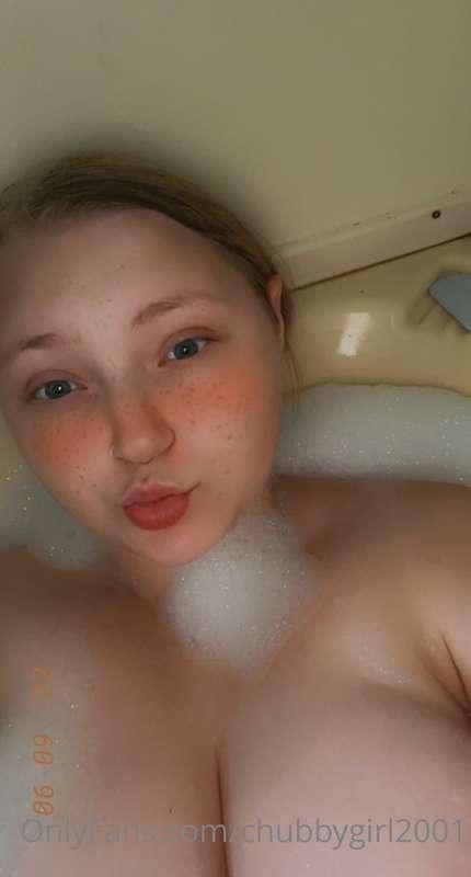 Cum take a bubble bath with me daddy‼️🛀💦