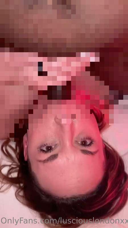Such a good girl sucking on that yummy 🍆