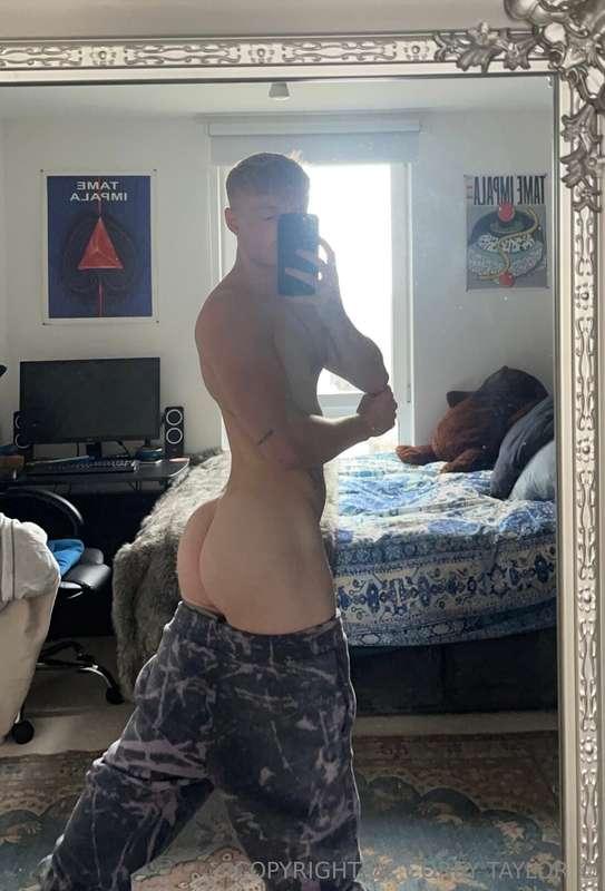 Served cake this morning 🍑