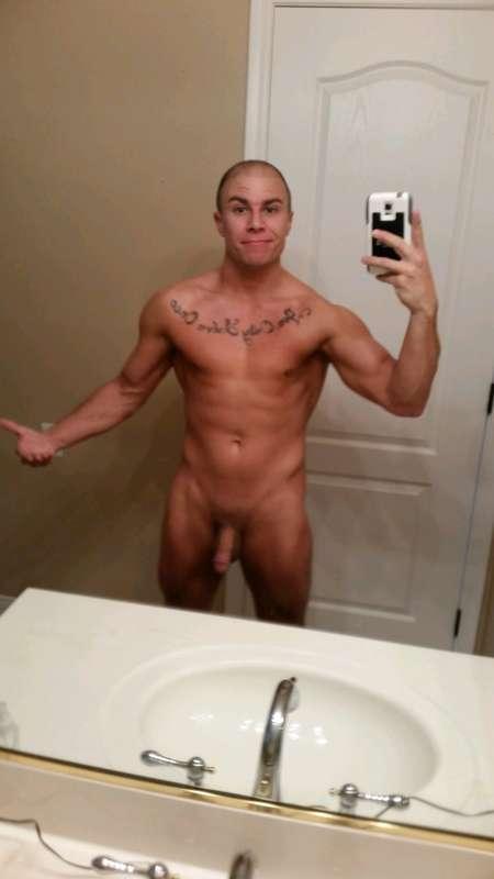 Fuck me look how good I look Ripped as shit. I've been worki..
