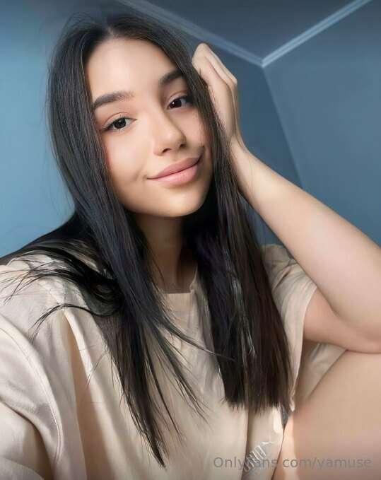 ## Free sub ❤️‍🔥 @emmacosmo this busty horny girl loves jerk..