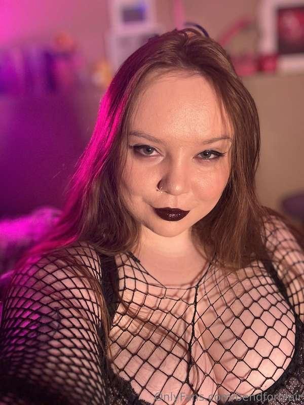 Fishnets are so sexy 