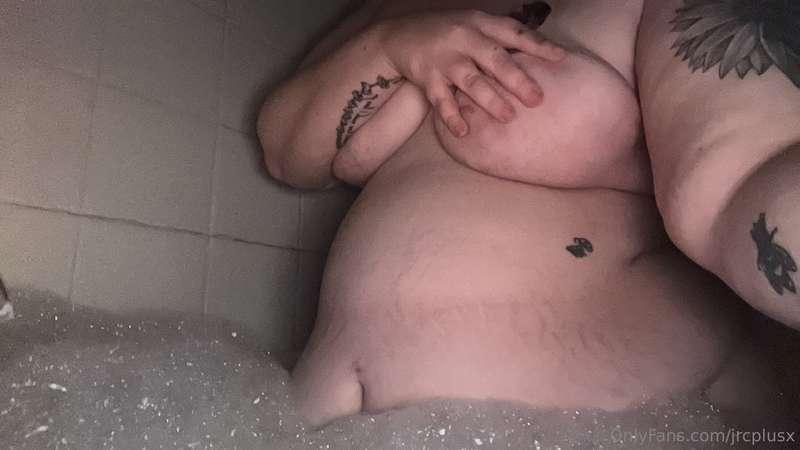 You wanna come help oil me up after my bath?🛁
