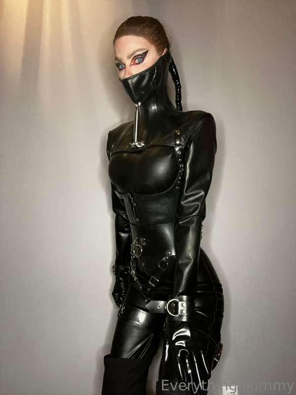 FIRST FAN TO TIP $30 GETS FETISH BUNDLE WORTH $300 RN!🥵💦