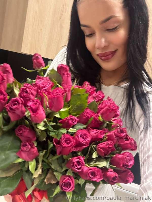 Spoiled today 🥰🥰🥰🥰💐💐💐💐💐 send me tips for more flowers boys f..