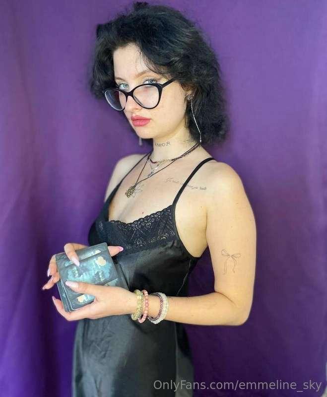 This baby @jessica_sexology wants you to take off everything..
