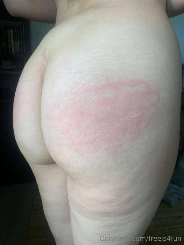 Daddys girl has been a little naughty 😈 ⛓🖤🔥 spanking her so ..