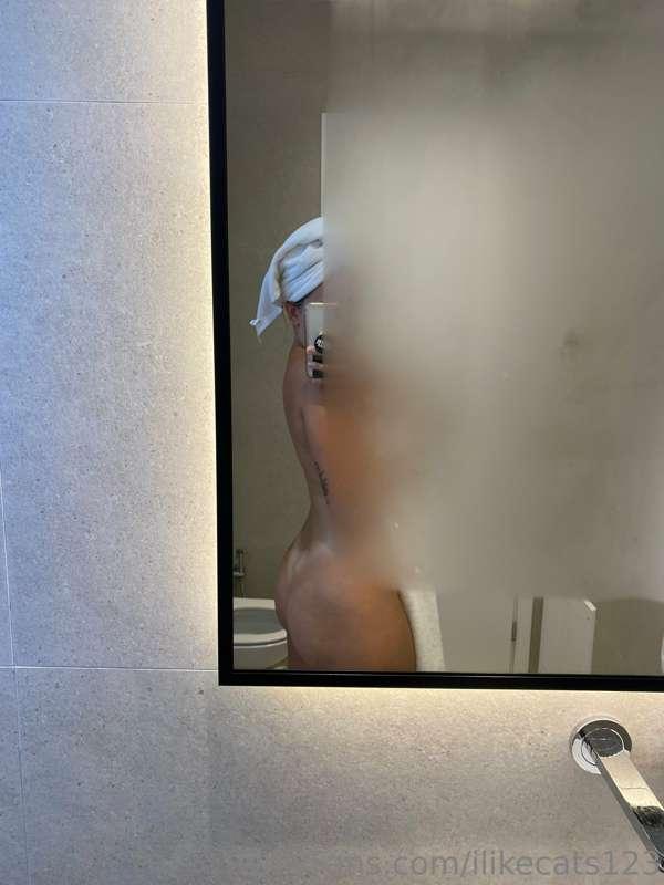 Peek a boo 💦message me for some fun content!